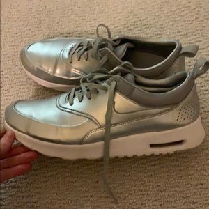 metallic silver nike air max shoes